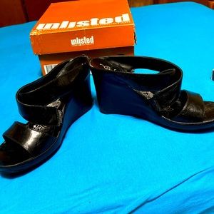 Kenneth Cole unlisted black wedge sandals